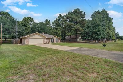 262 Green Meadow Trail, House other with 3 bedrooms, 2 bathrooms and null parking in Holly Lake Ranch TX | Image 3