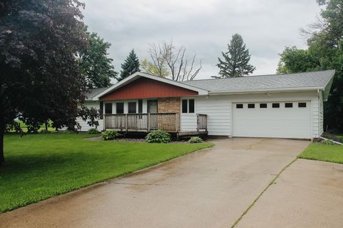 940 1st St Nw, Wells, MN, 56097-2001 | Card Image