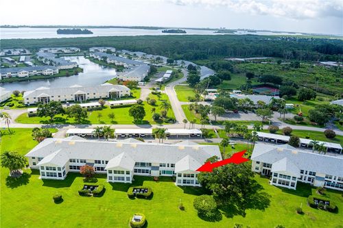 na-422 Grove Isle Cir, Vero Beach, FL, 32962-8505 | Card Image