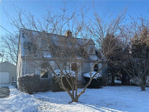 10 Jesse Davis Ln, Barrington, RI, 02806-4422 | Card Image