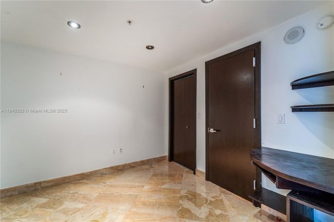 APT-3715 - 1900 N Bayshore Dr, Condo with 2 bedrooms, 3 bathrooms and null parking in Miami FL | Image 11