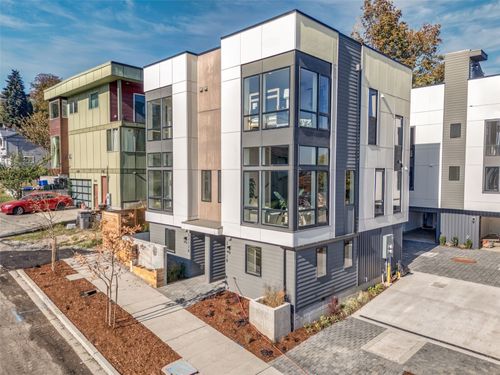 3212 B S Dawson Street, Seattle, WA, 98118 | Card Image