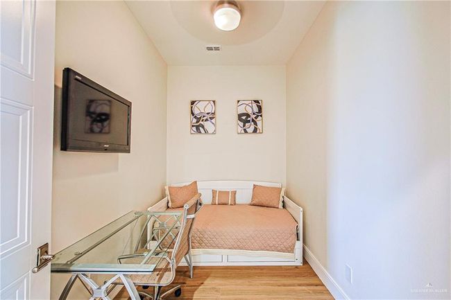 Maid's room with porcelain floors and ceiling fan | Image 26