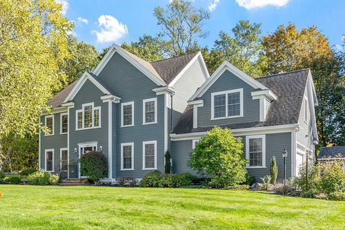27 Garfield Ave, Danvers, MA, 01923 | Card Image