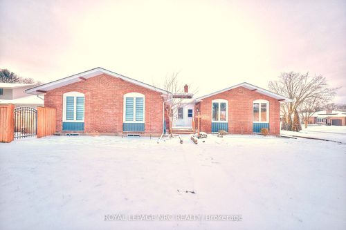 {{alt}} | Card Image