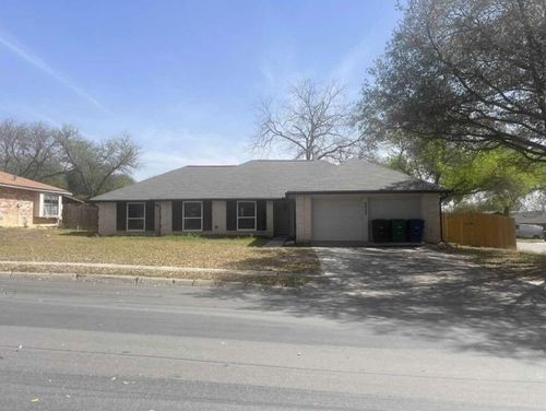6402 Green Top Dr, San Antonio, TX, 78233-3904 | Card Image