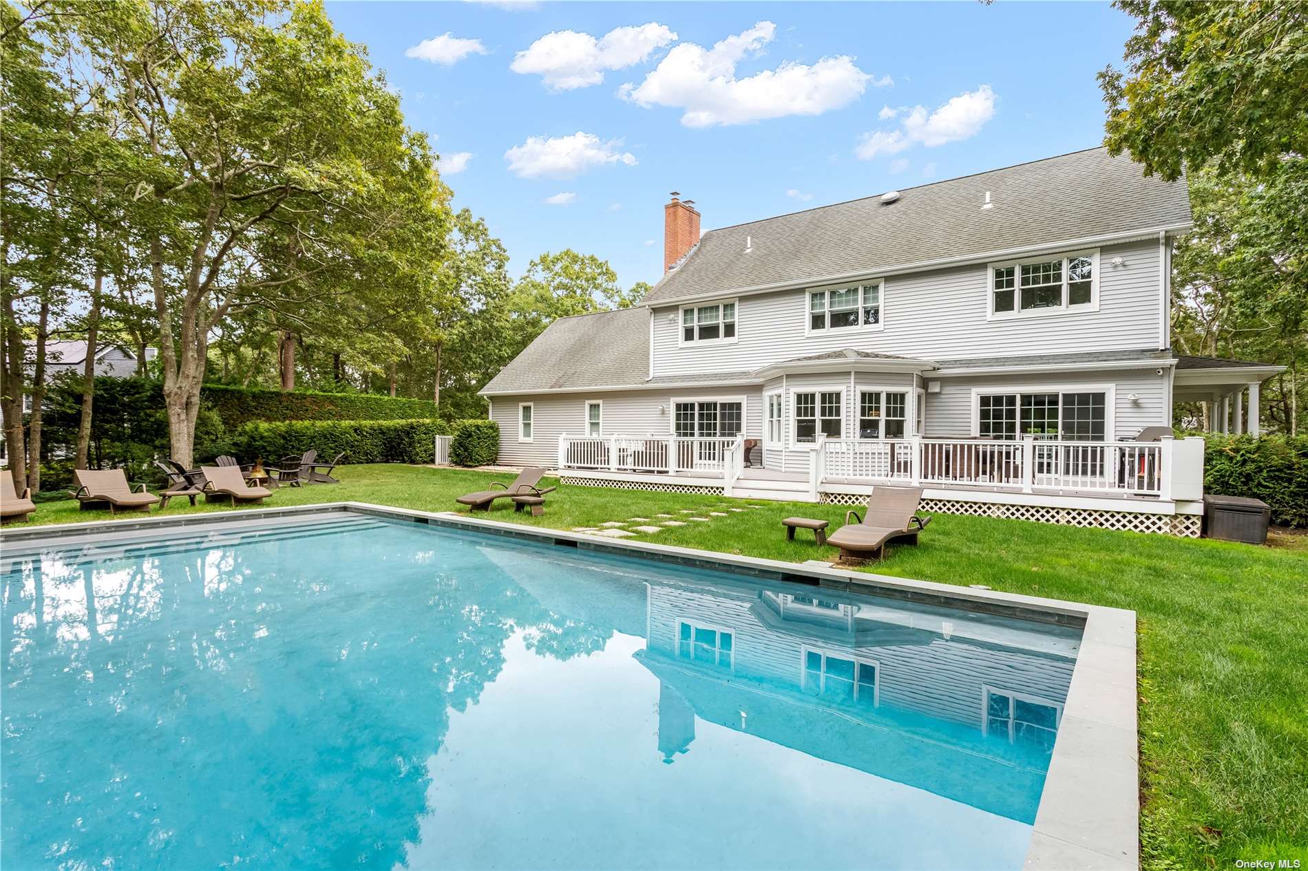 Stuart Ct, Hampton Bays, NY 11946