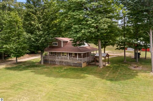 3213 S Carmean Rd, Thompsonville, MI, 49683-9106 | Card Image