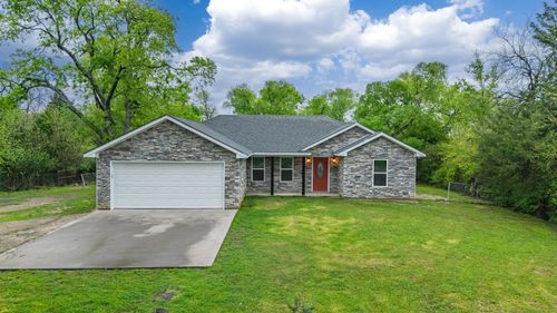 404 Bishop St, Commerce, TX, 75428-2302 | Card Image