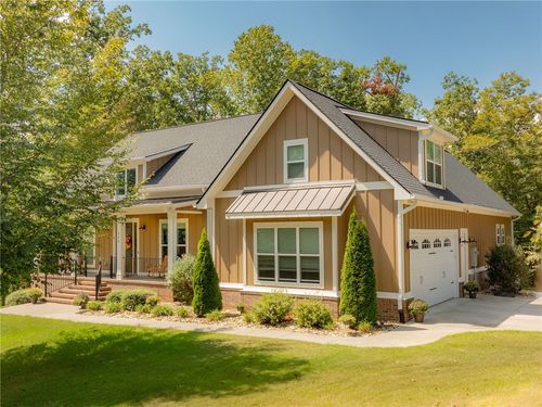 555 Riverstead Dr, Marietta, SC, 29661-9807 | Card Image