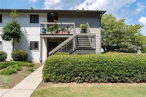 11 Finch Trl Ne, Atlanta, GA, 30308-2418 | Card Image
