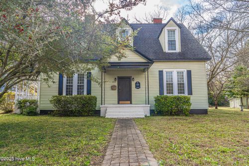 301 W Central St, Maxton, NC, 28364-1707 | Card Image