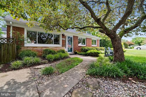 8429 Farrell Dr, CHEVY CHASE, MD, 20815-3851 | Card Image