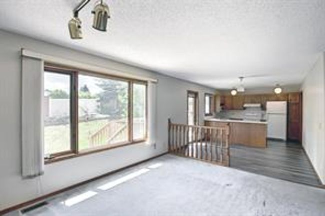 52 Shawnee Way Sw, House detached with 5 bedrooms, 3 bathrooms and 4 parking in Calgary AB | Image 11
