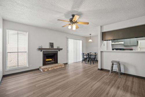 604-7600 Emmett F Lowry Expy, Texas City, TX, 77591-2453 | Card Image