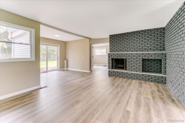2365 Middlebelt Rd, House other with 4 bedrooms, 2 bathrooms and null parking in West Bloomfield MI | Image 12