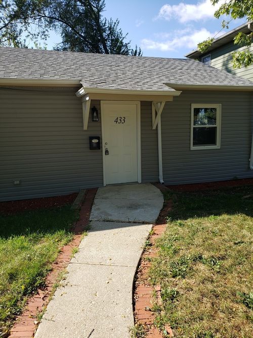 433 E High St, Mundelein, IL, 60060-2916 | Card Image