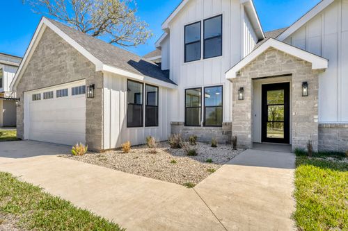 208 Ulupau Cir, Bastrop, TX, 78602-7341 | Card Image