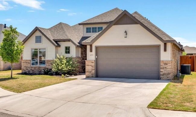 6803 52 Nd St, House other with 3 bedrooms, 2 bathrooms and null parking in Lubbock TX | Image 4