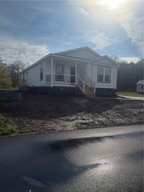 4204 Canalside Dr, Palmyra, NY, 14522-9008 | Card Image