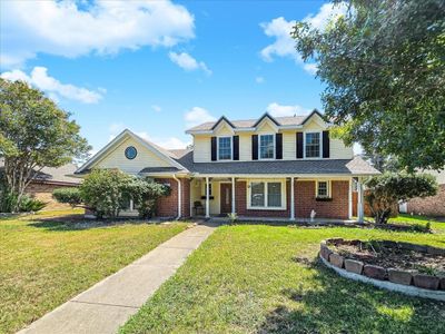 View of front of home featuring a front lawn | Image 1