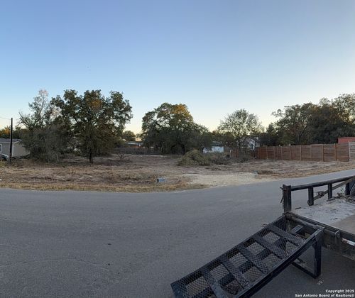 129 Sandy Ridge Dr, Poteet, TX, 78065-4799 | Card Image