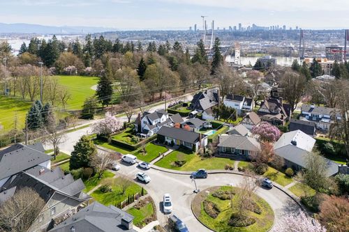 106 College Crt, New Westminster, BC, V3L1K9 | Card Image