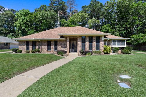 811 Pinegrove Ln, Longview, TX, 75604-2606 | Card Image