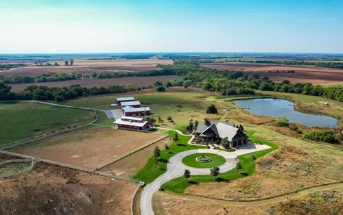 1051 N Blackstone Rd, Milton, KS, 67106-8028 | Card Image