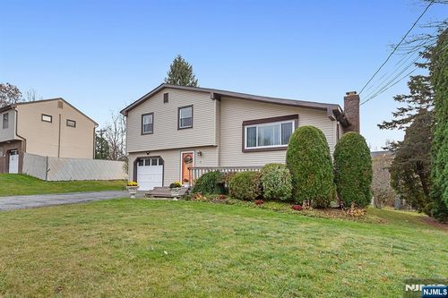 3 Hummingbird Trl, HIGHLAND LAKES, NJ, 07422-1133 | Card Image