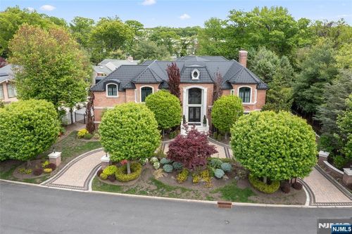 675 Summit St, Englewood Cliffs, NJ, 07632-2046 | Card Image