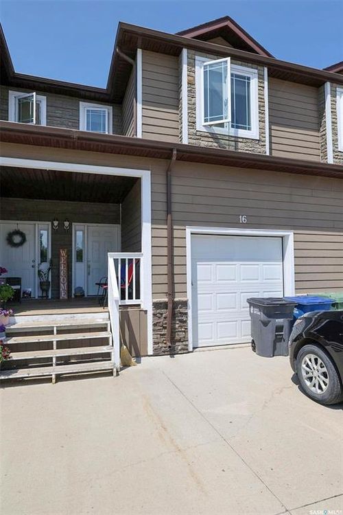 16 Mckenzie Lane, White City, SK, S4L0B2 | Card Image