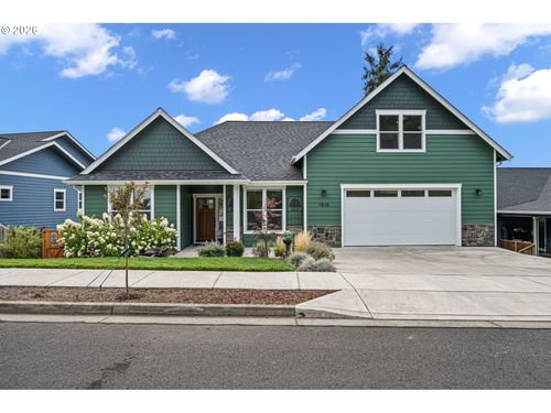 1519 Elm Ave, Cottage Grove, OR, 97424-1431 | Card Image