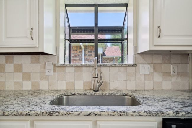 710 Cimarron Trl, House other with 3 bedrooms, 2 bathrooms and null parking in Irving TX | Image 5
