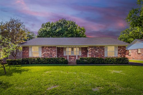 9935 Chippendale Dr, Dallas, TX, 75238-2216 | Card Image