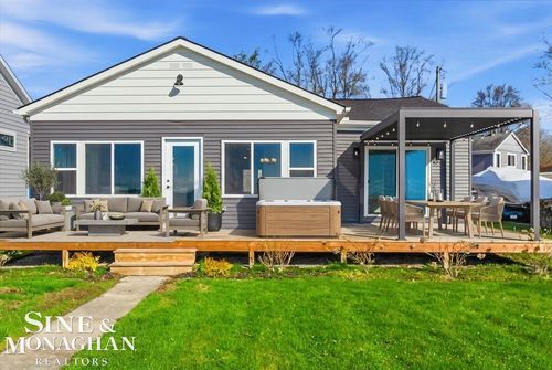 47050 Land St, Chesterfield, MI, 48047-5141 | Card Image