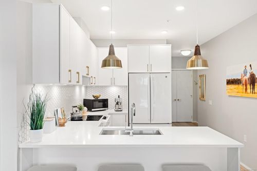 303-2348 Beacon Ave, Sidney, BC, V8L1X3 | Card Image