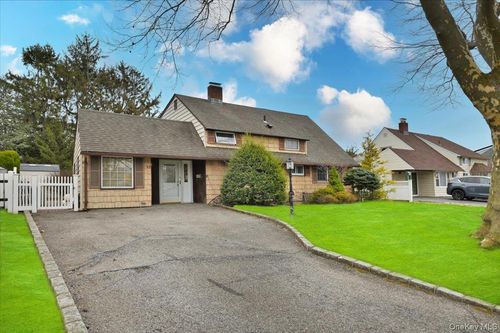 43 Flagstone Ln, Westbury, NY, 11590-6553 | Card Image