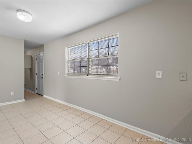eat in kitchen | Image 9