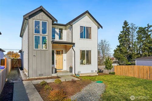 1447 E Harrison St, Tacoma, WA, 98404-3923 | Card Image