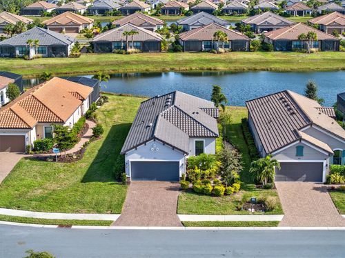 3021 Veneto Ct, LAKEWOOD RANCH, FL, 34211-5880 | Card Image
