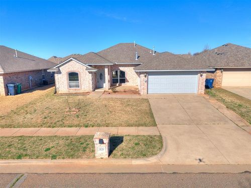 909 Greenfield Ave, Yukon, OK, 73099-7181 | Card Image