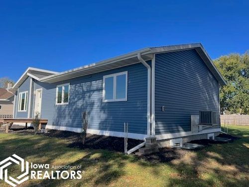 1519 Davis Ave, Grinnell, IA, 50112-2548 | Card Image