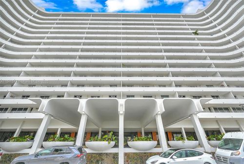 apt-17a-5555 Collins Ave, Miami Beach, FL, 33140-2434 | Card Image