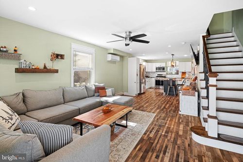 33 E 8th Ave, CONSHOHOCKEN, PA, 19428-1743 | Card Image