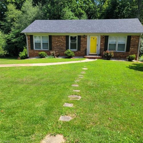 220 Logan Ct, King, NC, 27021-9462 | Card Image