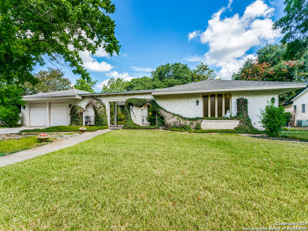 Winterhaven Dr, Windcrest, TX 78239