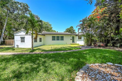 15 Ne 95th St, Miami Shores, FL, 33138-2706 | Card Image
