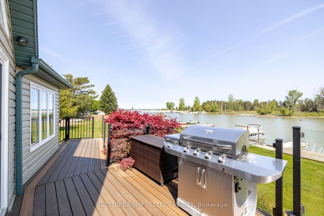 7474 Riverside Dr, House other with 3 bedrooms, 2 bathrooms and 6 parking in Port Franks ON | Image 38
