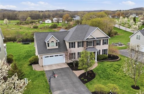 3932 Charing Cross, Canandaigua, NY, 14424-8253 | Card Image